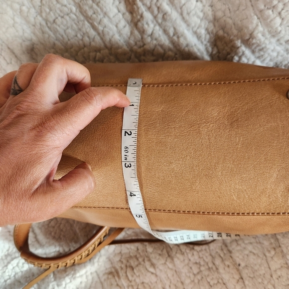 Vintage Banana Republic Hobo Bag with Soft Leather and Curved Handle - Picture 8 of 12